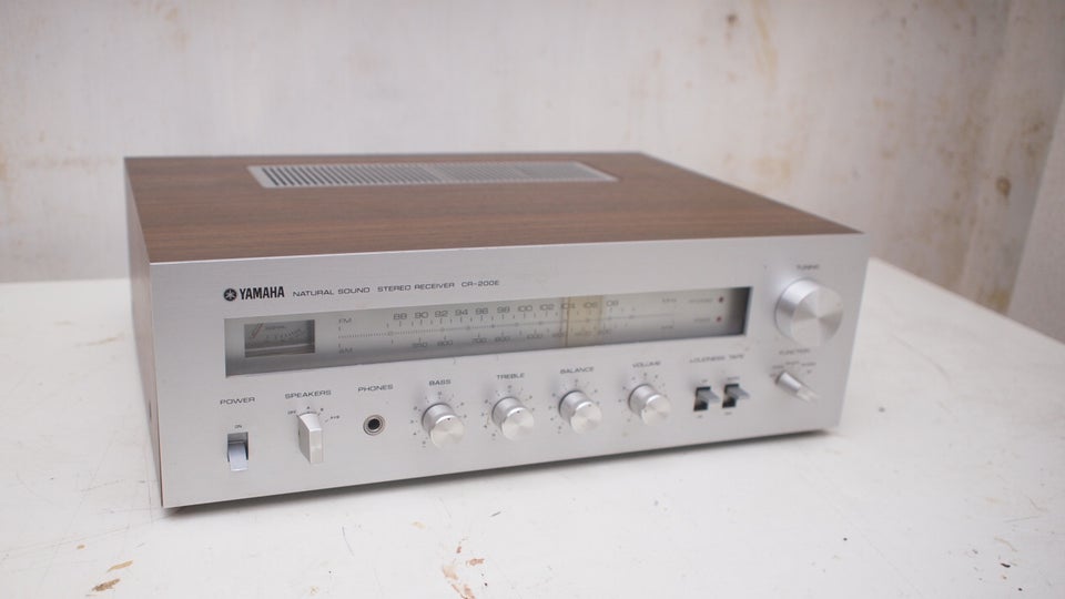 AMPLIFICATEUR YAMAHA NATURAL SOUND STEREO RECEIVER CR-200E