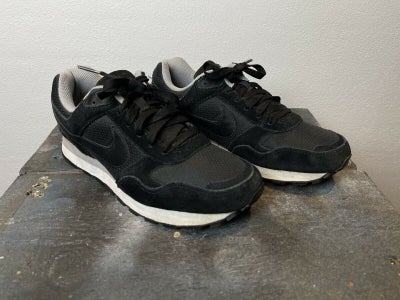 Nike md runner 2 38 best sale