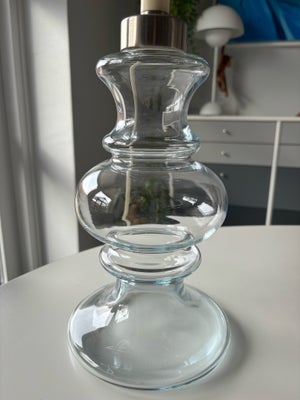 Anden bordlampe, Holmegaard, Model ‘Caroline’ i klart glas. Lampen er i meget fin stand og uden skra
