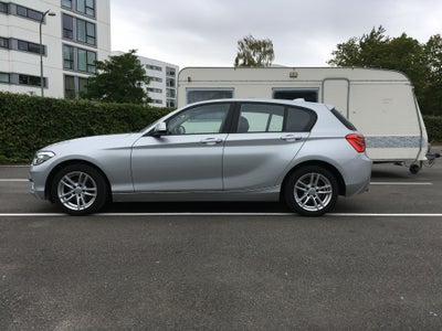 BMW 116d, 1,5, Diesel, 2016, km 218000, sølvmetal, 5-dørs, 16" alufælge, 8 trins Aut 
Nøglefri betje