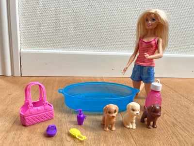 Barbie, Hundehvalpe badetid, I pæn stand. Barbie kan bade hvalpene.