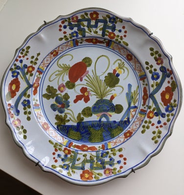 Tallerken, Cacf Faenza, Smuk italiensk håndmalet keramik tallerken (platte) evt. til ophæng på væg, 