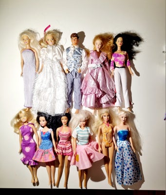 Barbie, Barbiedukker og Ken, Barbiesamling med 11 stk forskellige barbiedukker.
1 af dem er Ken, og 