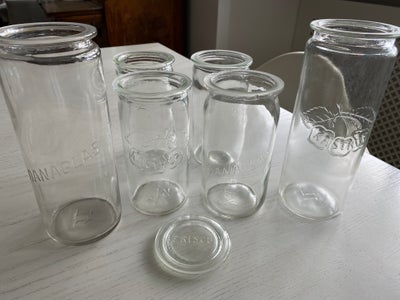 Glas, Sylteglas, Kastrup, 2 x 1l og 4 x 1/2l + 1 låg. Kan evt bruges til bordpynt el lign. NB: sælge