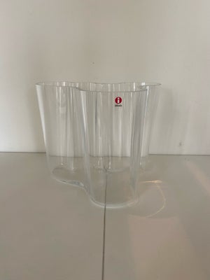 Vase, Glasvase, Iittala, 16 cm høj
Små hak i kanten - se billede 2