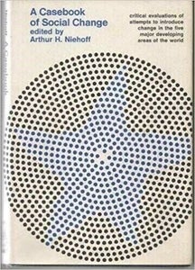 Veni, Vidi, Vici: Everyday Latin by Eugene Ehrlich - 2001 Trade Paperback  9780062733658