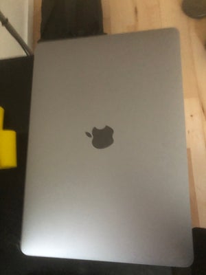 MacBook Pro, Rimelig, - Hej sælger MacBook Pro 2019, fordi har anden computer.

- Touchbar virker ik