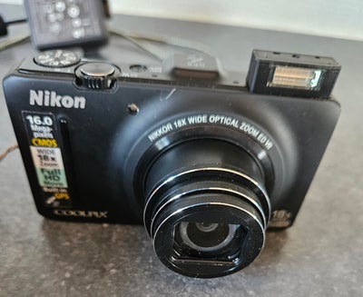 Nikon S9300, God, Virkelig et godt kamera der tager knivskarpe billeder.