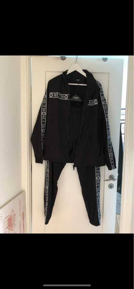 Muf10 tracksuit store