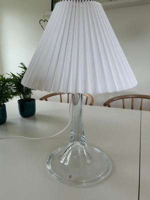 Lampe, Holmegaard Fanfare. Klar glas. 37 cm høj/50 cm høj med skærm. 