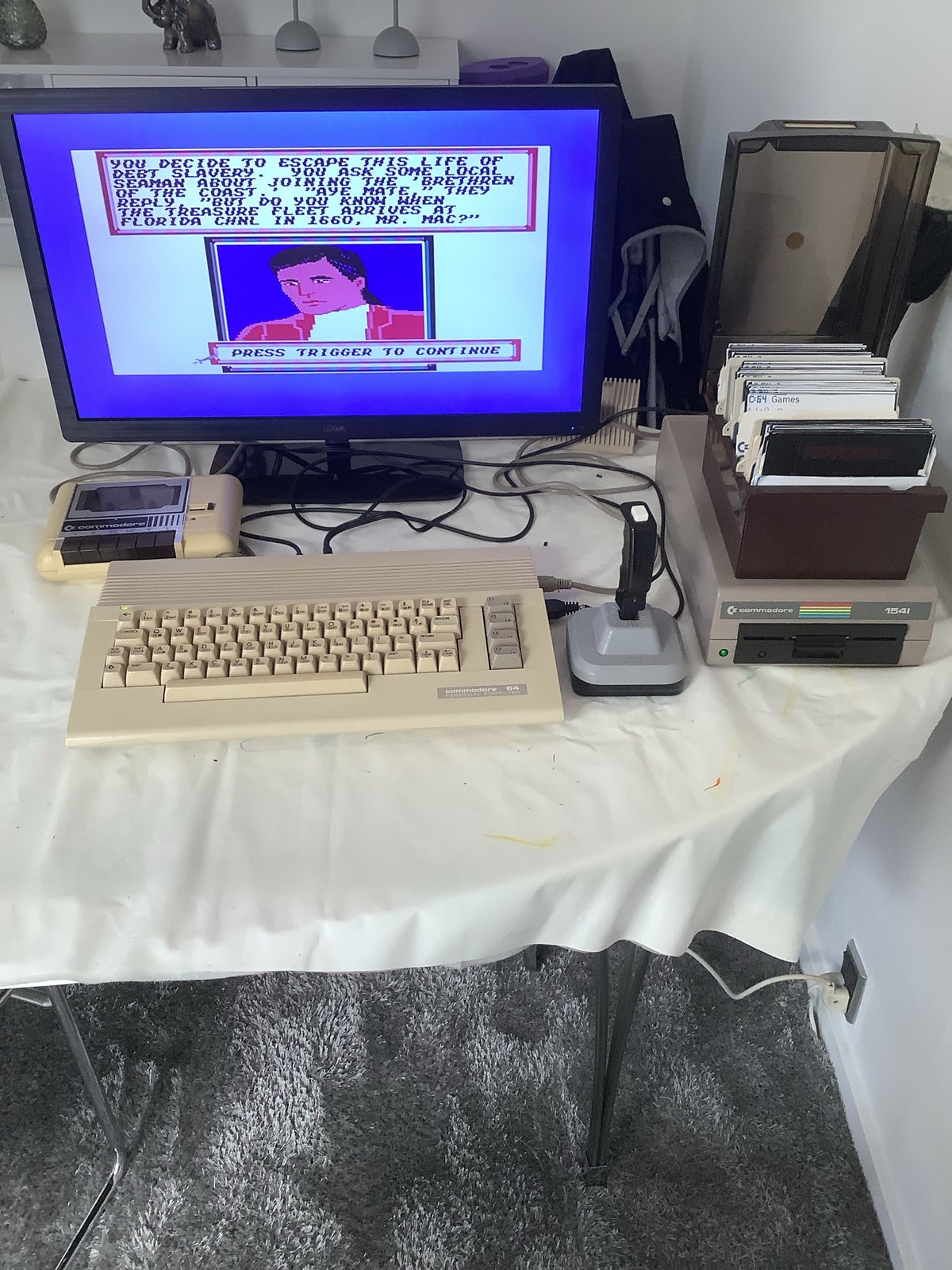 Commodore 64c, spillekonsol, God