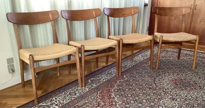 Spisebordsstol, Eg/valnød, CH23, Fire meget velholdte CH23 stole i oliebehandlet eg, ryg i valnød. G