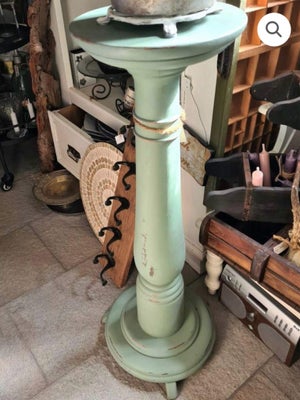 Piedestal pidestal, •••Mål: H85cm, Ø (top): 26 cm.•••

Super fin piedestal i antikgrøn farve. Velegn