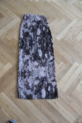 Tørklæde, Ukendt mærke, str. 130 x 50 cm,  Næsten som ny, Superfint chiffonagtigt tørklæde i sort, h