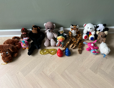 Dukker og Bamser, Legetøj til de små, Jeg sælger en herlig pakke med 15 forskellige dukker og bamser