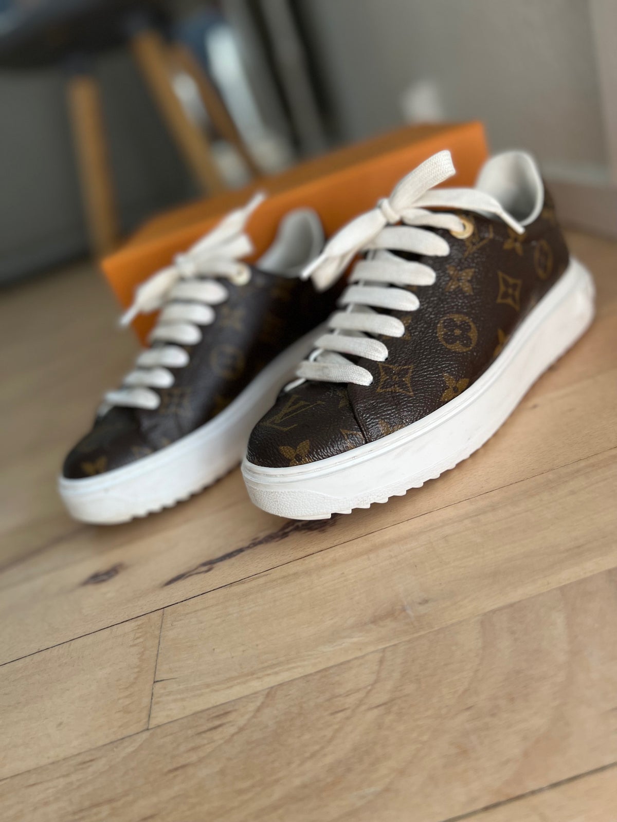 Orig. LOUIS VUITTON Time Out Sneakers Gr. 35,5-36
