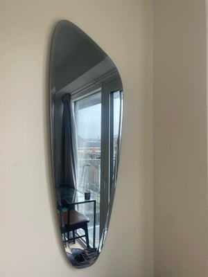 Spejl, BoConcept, Gråt. Ca. 100 x 50 cm.
Nypris 1400,-