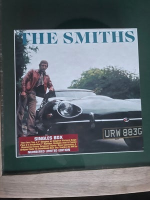 Single, The Smiths , Singles box set, Nummereret sæt 
7” vinyl singler + en poster og fire badges.