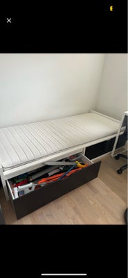 Enkeltseng, Ikea, b: 98 l: 207 h: 45, Super fin seng fra Ikea med madras og skuffer til opbevaring