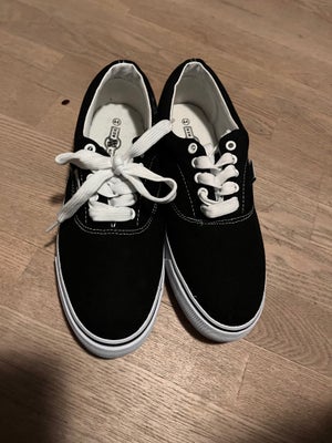 Sneakers, New Age, str. 42,5,  Sort,  Lærred,  Ubrugt, Vans kopi
Der står 44/11 men det passer ikke!
