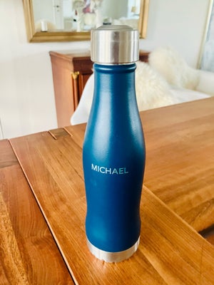 Drikkeflaske, Glacial, Isoleret vandflaske i lækkert og robust design fra GLACIAL, 40 cl. 

Aldrig b
