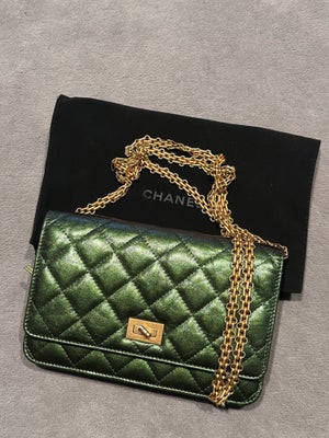 Crossbody, Chanel, læder, 2.55 Chanel Wallet on Chain i metal grøn med GHW - brugt få gange. Medfølg