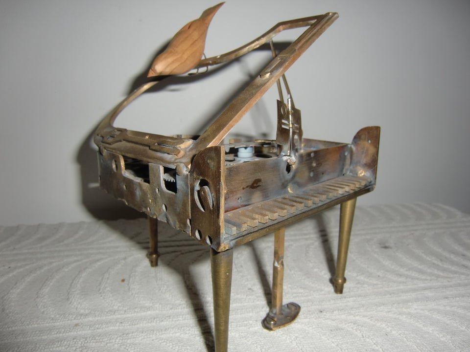 Messing, Steampunk Piano