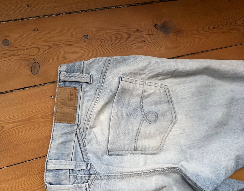 Jeans, Object, str. 32