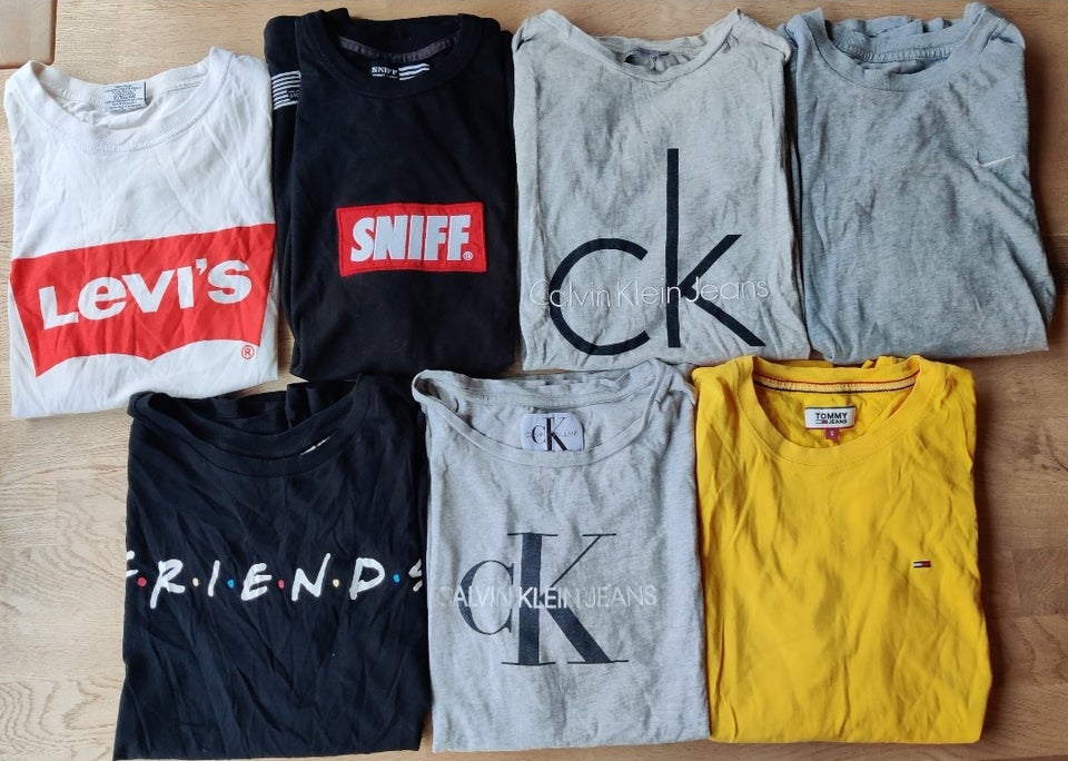 T-shirt, Levi's, Sniff