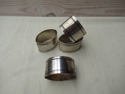 Sølvtøj, servietringe, dansk pletsølv, 4 elegante servietringe i dansk design.
Ringene er spids oval