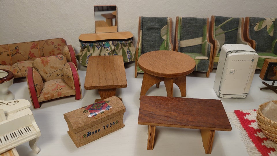 Dukkehus-møbler, Vintage dukkehusmøbler i træ mm. 30 dele