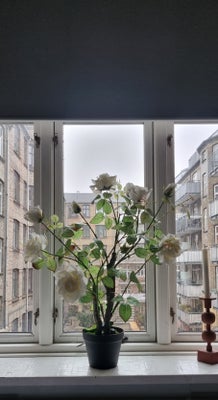 Kunstig rose, Roser, Stor plante med kunstige roser. Ca 76 cm høj, 60 cm bred. Kan ses og afhentes p