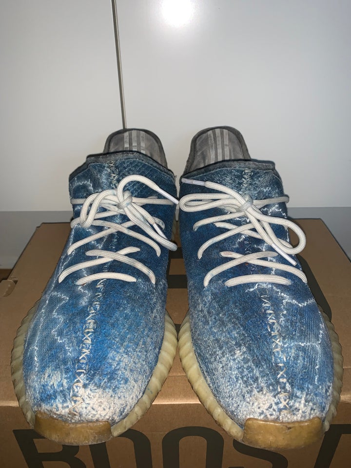 Sneakers, Adidas YEEZY BOOST 350 V2, str. 46