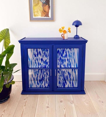 Unik vitrine med kunstglas