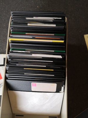Diverse disk, Commodore 64/128, En 70' ish 5,25" diske.
Diskene ser fine ud, men jeg har pt. ikke no