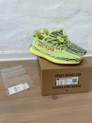 Sneakers, Yeezy Boost 350 V2, str. 46,  Ubrugt, Semi-Frozen Yellow

Sælger mine Yeezy Boost 350 V2 i