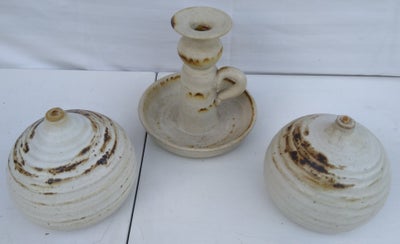 Keramik, Keramik Lysestage og 2 stk. Olielampe, Keramik Lysestage og 2 stk. Olielampe.

Brugt få gan