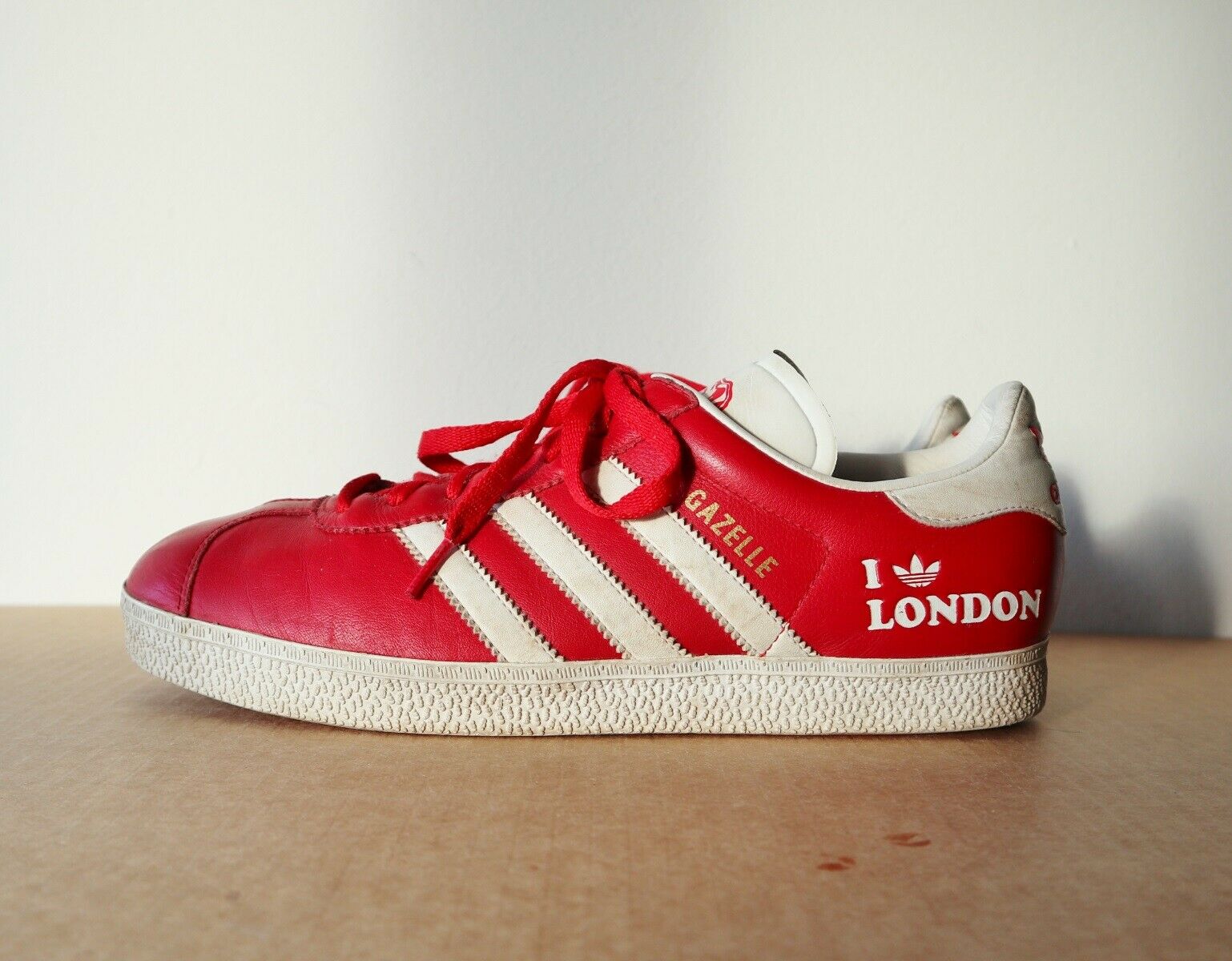 buket mest Efterligning Sneakers, adidas Gazelle I Love London, str. 42 – dba.dk – Køb og Salg af  Nyt og Brugt