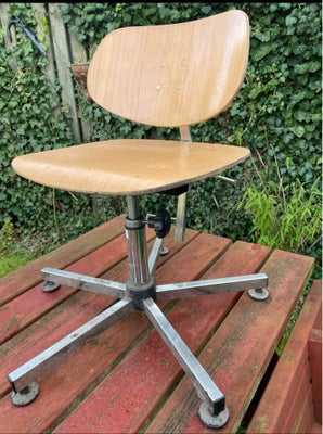 Birketræ kontorstol, Lifab kontorstol i birketræ brand Lifab Tranås skolemøbler
2 stk pr stk 500,-

