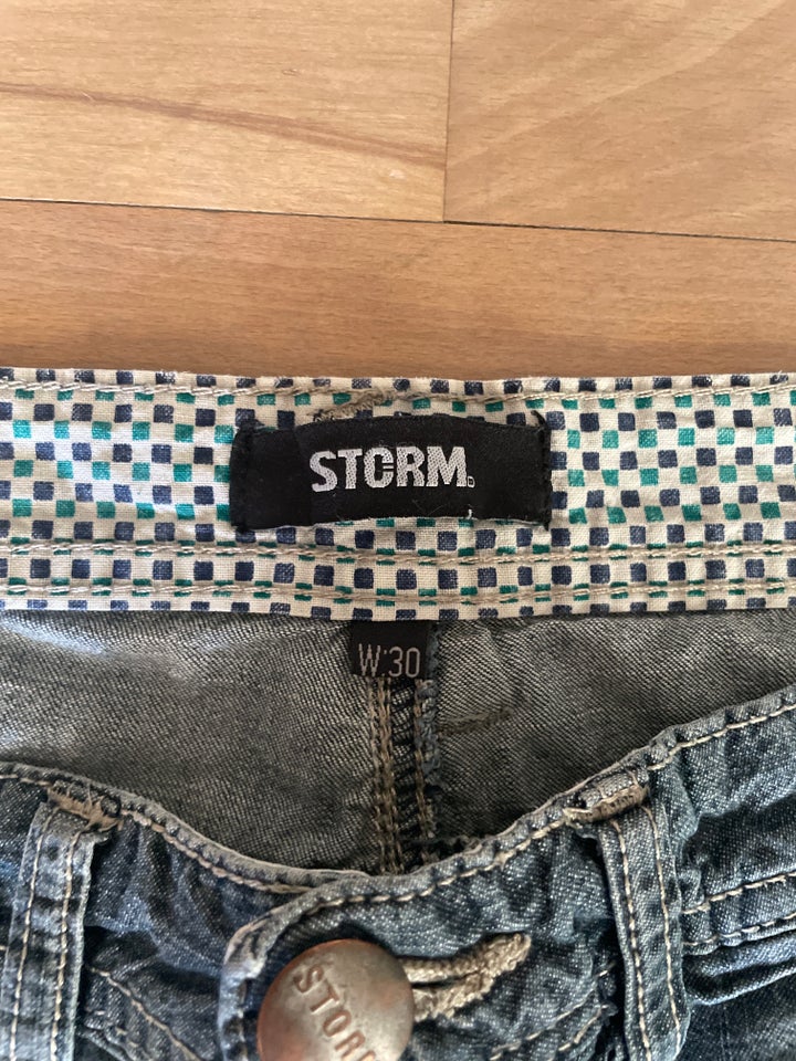 Shorts, Storm, str. 30