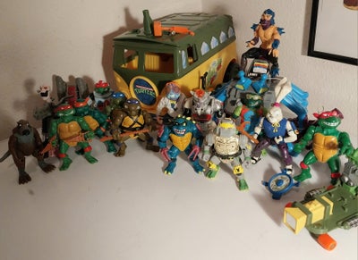 Gamle turtlesfigurer + køretøjer og lidt tilbehør, Diverse ninja turtlesfigurer plus lidt køretøjer 