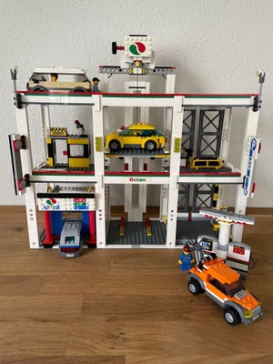 Lego City, 4207, Sælger Lego city parkeringshus i fin stand. Sættet er komplet, incl byggevejledning
