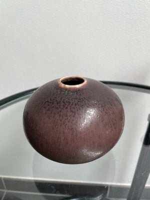 Keramik, Saxbo vase, Saxbo, Saxbo vase No. 121 aubergine glasur perle. Fin stand. Alm Medfødt glasur