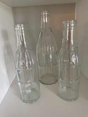 Glas, Mælke/fløde flasker, Ukendt, 1 mælkeflaske a 1 liter
2 mælkeflasker a 1/2 liter

Flaskerne er 