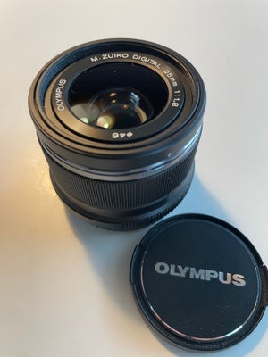 Fast prime, Olympus, 25mm 1,8, Perfekt, (English below) 

Olympus objektiv til salg. Tredjeparts mod