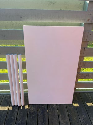 Andre borde, Ikea , andet materiale, b: 60 l: 100 h: 74, Hvidt bord i træfiber med metalben.
Benene 
