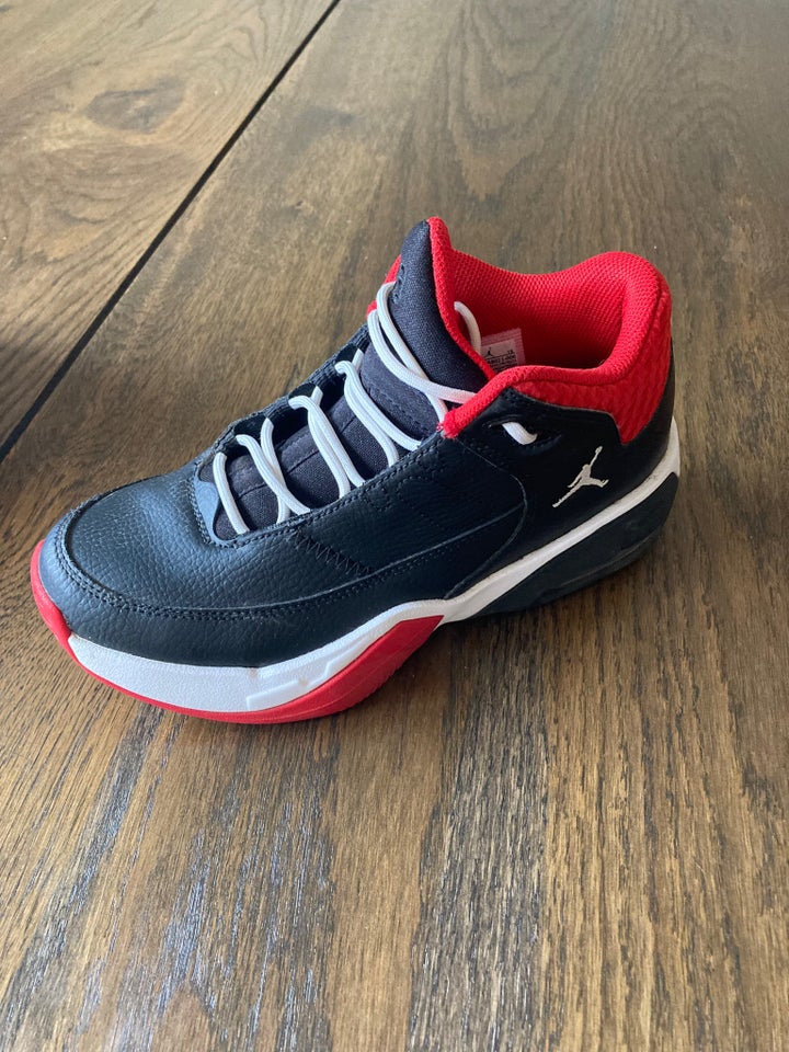 Jordan max clearance aura 36