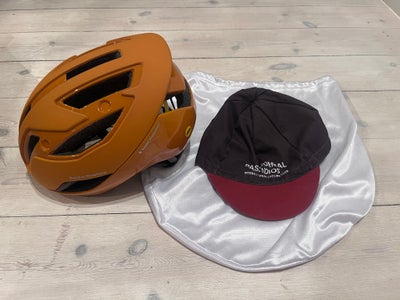 Cykelholder, Pas Normal Studios Helmet, Sælger dine Pas Normal Studios hjelm str M.

Brugt en håndfu