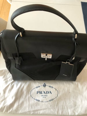 Skuldertaske, Prada, læder, Helt ny Prada limited edition Tessuto nylon og Saffiano læder taske i so