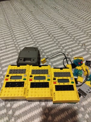 Lego Mindstorm, Rcx 1, RCX 1.0 og 2.0 plus kabler og sensorer sælges. Enheder tænder med batteri, ve